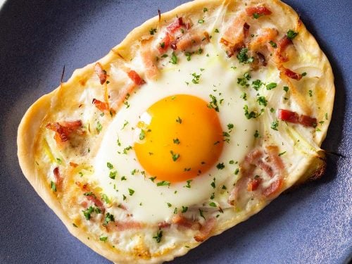 Sunny-Side-Up Eggs Pizza - Healthy Brunch Pizza Recipe