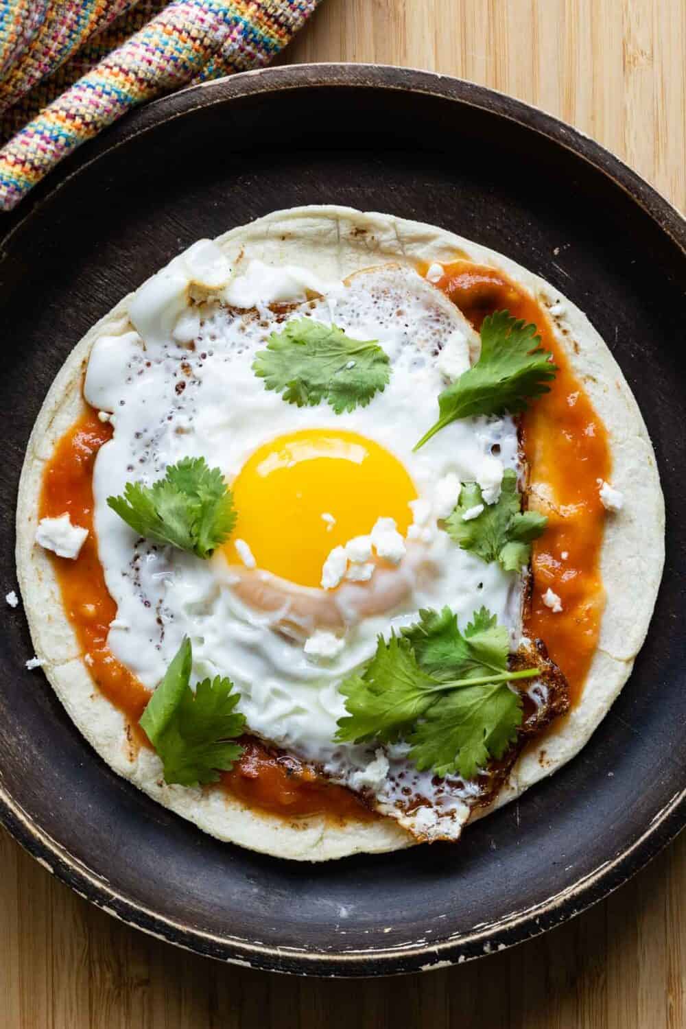 huevo ranchero on a wooden plate.